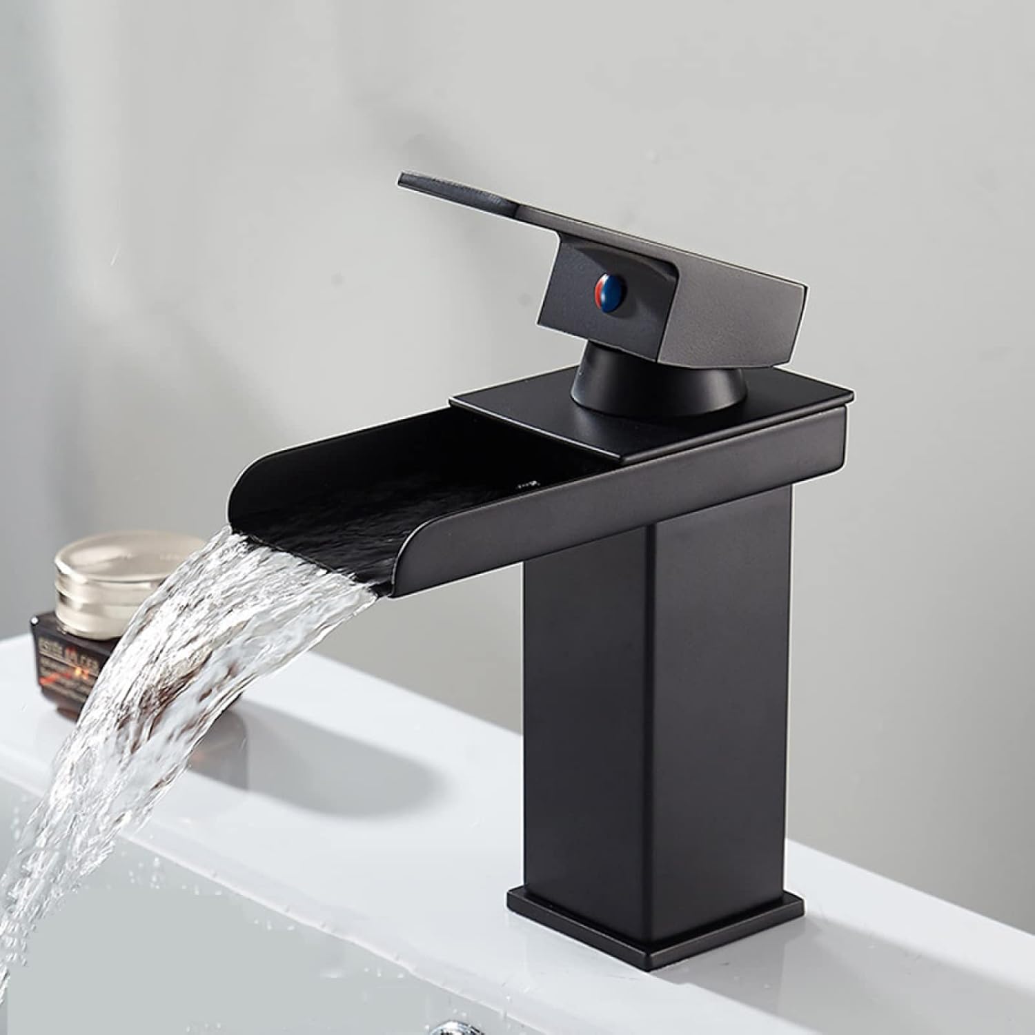 Robinet de lavabo carré NOVA