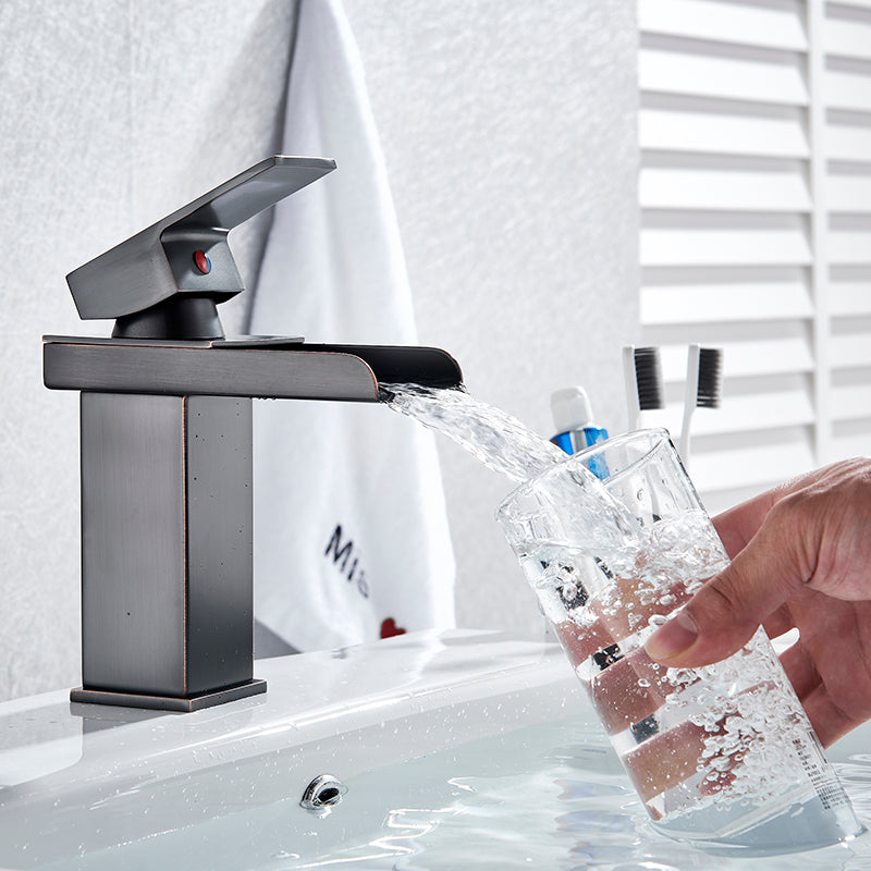 Robinet de lavabo carré NOVA