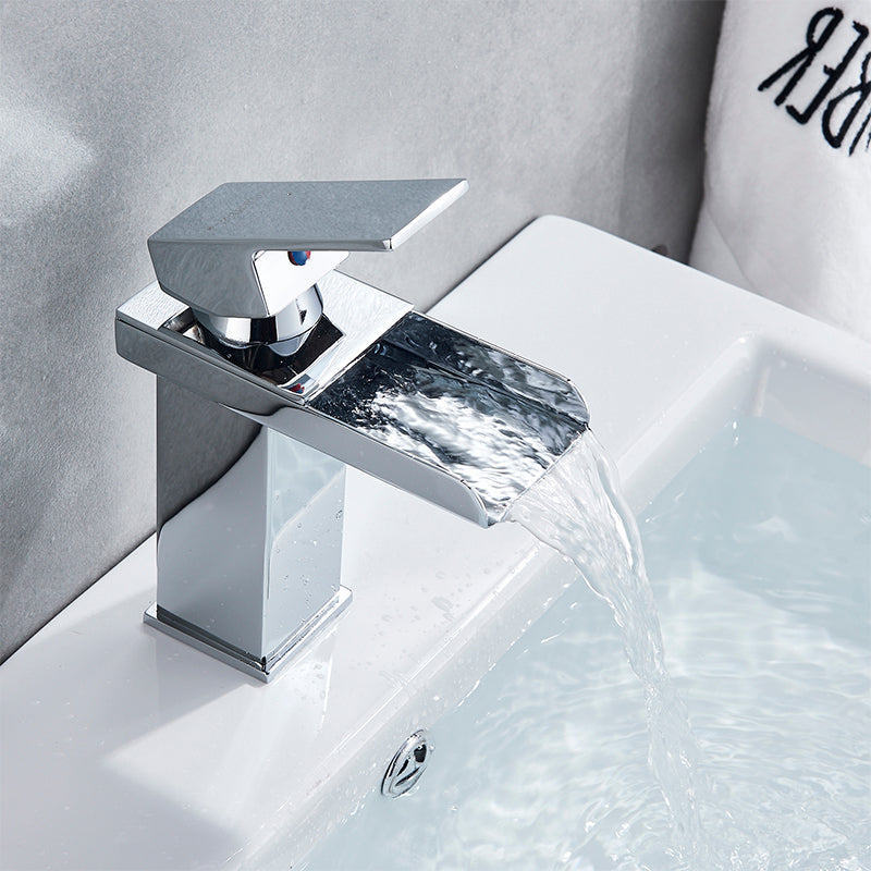 Robinet de lavabo carré NOVA
