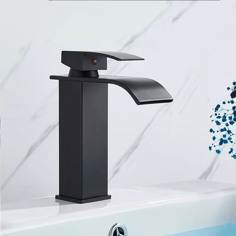 Robinet de lavabo curvé