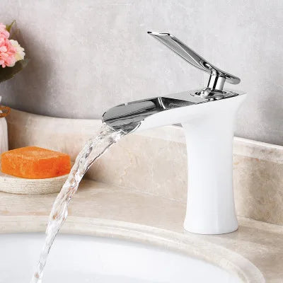Robinet mitigeur de salle de bains cascade